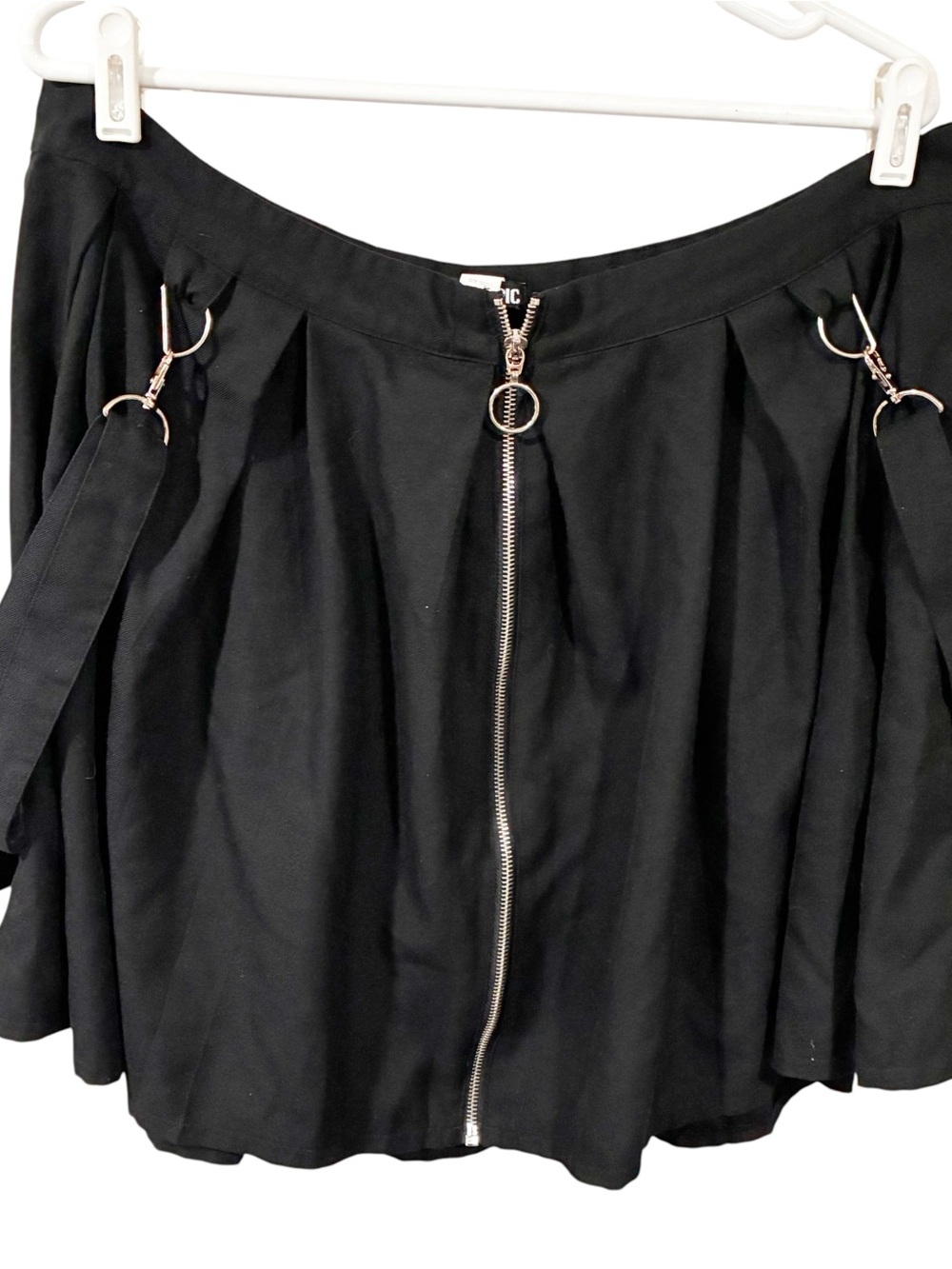 Hot Topic Plus Size Black Pleated O-Ring Zipper Suspender Skirt Size 2X